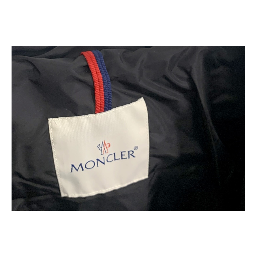 Moncler Cinched-Waist Fur-Trim Hooded Puffer Jacket in Black