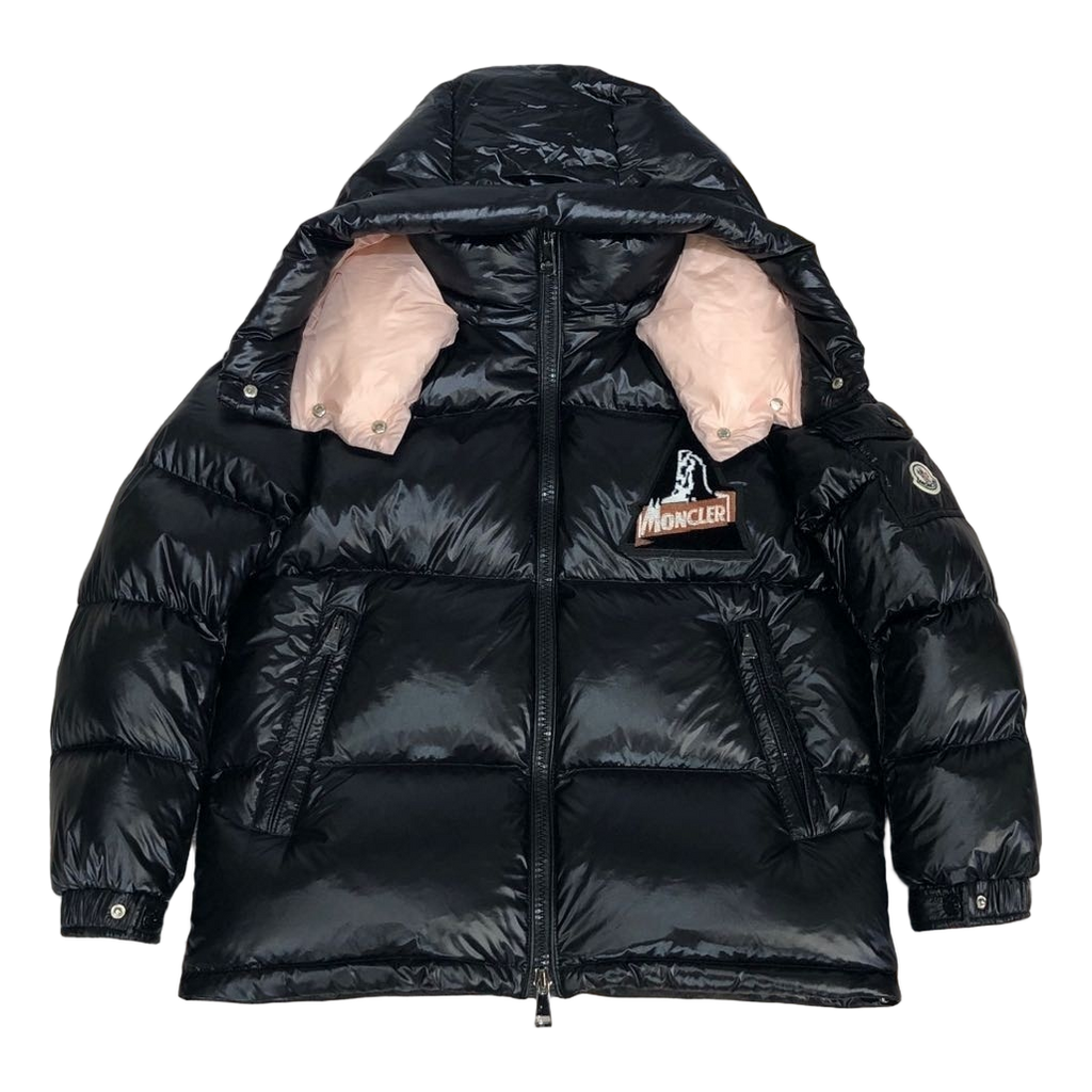 Moncler Mountain-Badge Glossy Short Puffer Jacket in Black